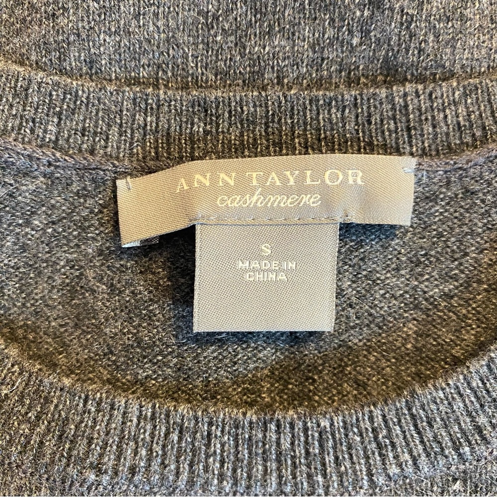 Ann Taylor Charcoal Gray 100% Cashmere Sweater - Picture 3 of 3